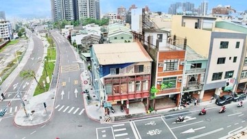 捷運綠園道商四正路霸氣大面寬透天｜高雄市三民區自立一路