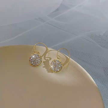 耳環女潮氣質長款圓圈花朵耳墜高級感網紅個性百搭耳飾品1入