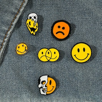 廢物專賣店 Emoji胸針 Emoji別針 表情符號胸針 表情別針 笑臉胸針 微笑別針 金屬胸針 包包別針 背包胸針
