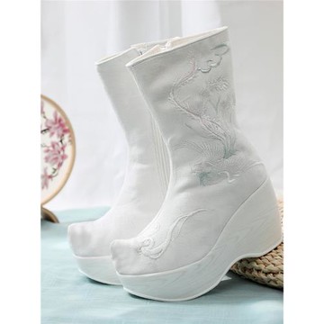 女士冬古裝靴子白色增高漢服繡花鞋馬面裙演出翹頭弓鞋古風單靴