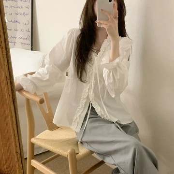ˏˋ𝐻𝑒𝑦 𝑆𝑝𝑟𝑖𝑛𝑔  ̗̀🌷⛅️‎chic 韓系溫柔減齡時尚木耳花邊V領蝴蝶結長袖別緻襯衫上衣