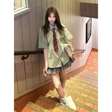夏季新品 休閒套裝女 兩件套 上衣 T恤 女裝 慵懶風綠色條紋短袖襯衫套裝女夏季復古學院寬鬆上衣百褶半身裙潮