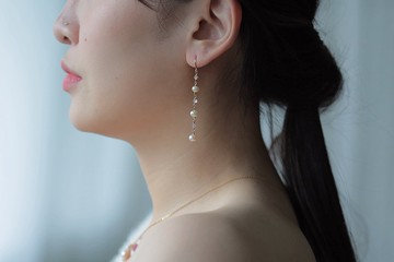 白色序曲系列_赫基蒙水晶+珍珠長耳環