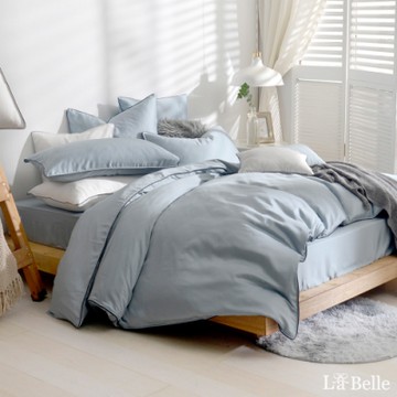 【Great Living格蕾寢飾】義大利La Belle 雅致典範 特大天絲滾邊刺繡防蹣抗菌吸濕排汗兩用被床包組 綠色