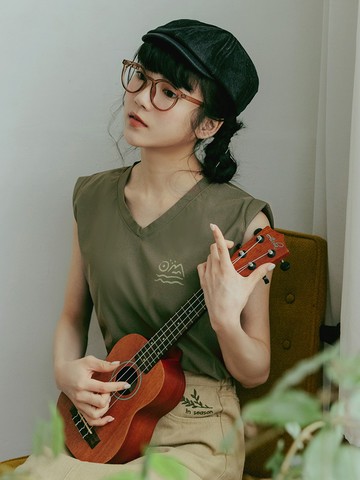 涼感．冰感彈力小V領寬版印花背心