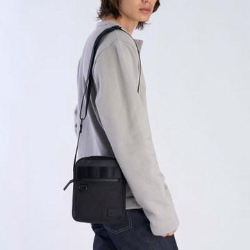 agnes b.Voyage 尼龍斜背包 (黑色)