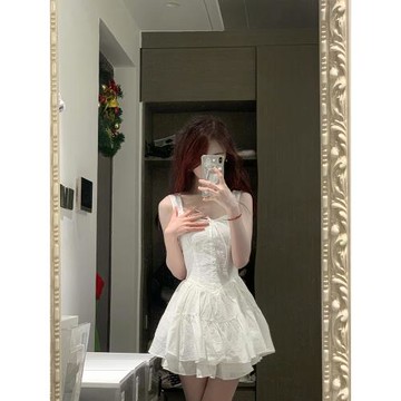 法式初戀白色吊帶連衣裙夏季新款芭蕾風甜美溫柔仙女裙設計感收腰