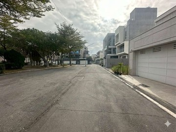 岡山忠誠區稀有面公園雙面臨路大地坪精品建地｜高雄市岡山區忠誠段