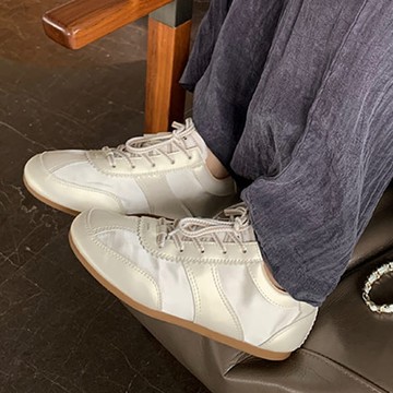 圓頭鞋．復古皮革拼色綁帶平底休閒包鞋．白鳥麗子