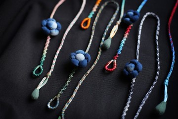 春秋全手工編繩 布藝 | 腕上生花 | 植物藍染棉布 手繩 掛飾