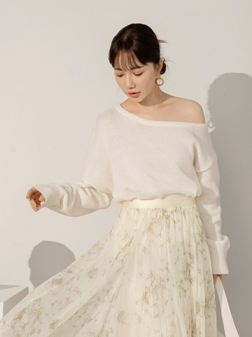 不對稱斜肩縮口針織上衣