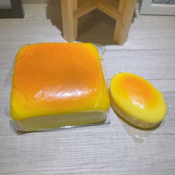 烤年糕 厚燒芝士🧀迷你半熟芝士 黏黏底 squishy 濕軟黏手 慢回彈 原胚手感 一按一個坑 黏黏吐司 舒壓小物