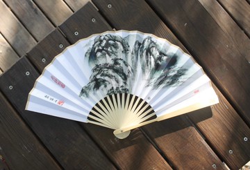 聚福山水娟布摺扇典藏組 含底座與扇套