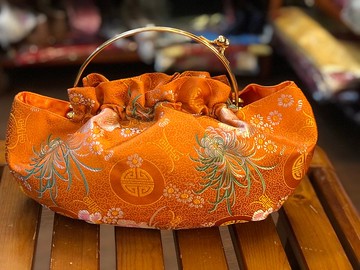 古典氣息和葉邊晚宴包