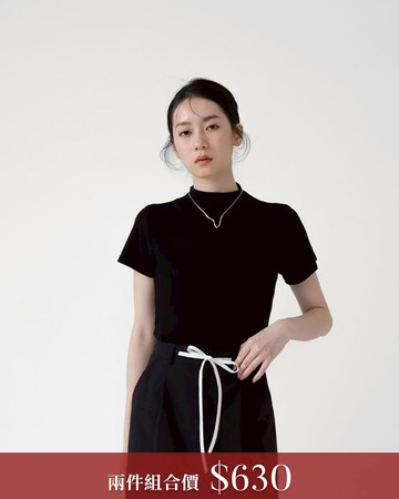 簡約酒瓶領設計素面短袖上衣-黑