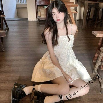 【臺灣出貨】🍉法式甜辣高腰露背新款連衣裙女夏季小個子別緻高檔獨特a字短裙女 連身裙 連衣裙 洋裝 辣妹洋裝 氣質洋裝
