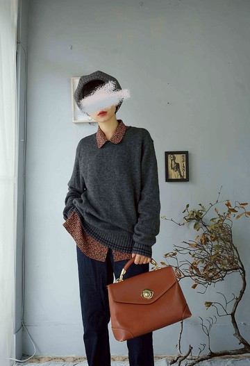 尋寶古著-中性深灰色親膚薄針織古著毛衣