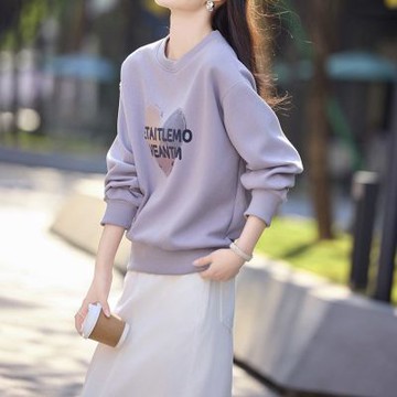 【LANNI 藍尼】現+預 復古愛心素色上衣(女裝/女上衣/圓領T恤/休閒/百搭)