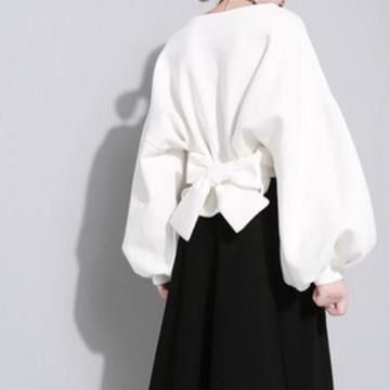 《D'Fina 時尚女裝》 蝴蝶結綁帶 燈籠袖圓領寬鬆套頭衛衣 (2色)