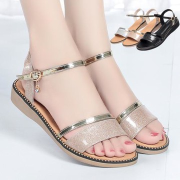 2025夏季時尚新款涼鞋平底防滑舒適亮皮羅馬軟底仙女風一字帶女鞋