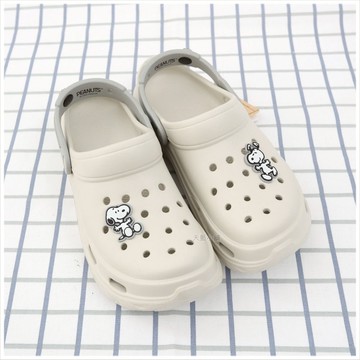 天藍小舖-史努比飾釦洞洞鞋-單1款-$590【A27270521】