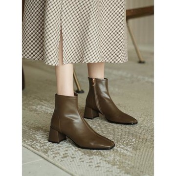 棕色短靴女春秋單靴爆款高跟馬丁靴軟皮白色復古方頭粗跟瘦瘦靴子