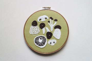 刺繡掛畫 / 菇菇家族
