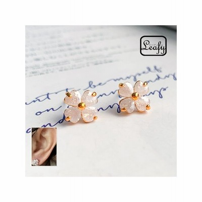 Leafy 幸運が訪れるクローバーモチーフピアス コーデに合わせやすいグリーンジルコニア 四つ葉はそれぞれ 幸運 愛 希望 信仰 を象徴すると言われています 通販 Lineポイント最大get Lineショッピング