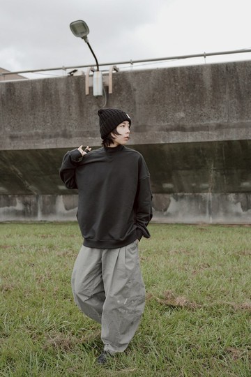 小我獨家 極簡設計延伸高領600g上衣 - 2色 - 黑 現貨