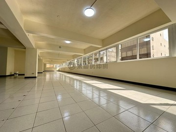 【90坪開放空間】三鐵交通便利。機能滿分 60｜高雄市新興區復興一路