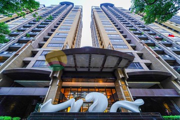 市政府豪邸－4000多坪超大基地－四房雙平車｜高雄市苓雅區民權一路