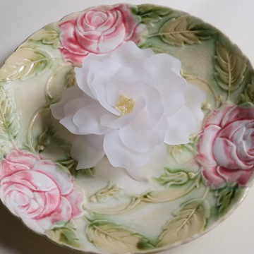 大輪牡丹胸針 白色 牡丹 花朵 胸針 輕巧 優雅 華貴 高貴 清新 爽朗 芍藥 牡丹 壓克力樹脂