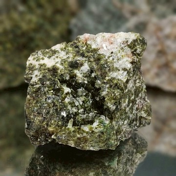 🌳四川綠簾石原礦0412-3號(Epidote) ~加速創造顯化的過程、釋放負面性、擁抱正面模式、散發吸引力