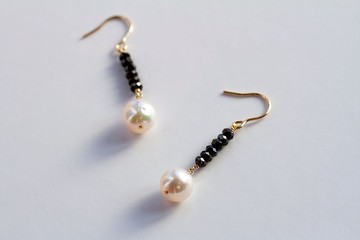 黑尖晶石與巴洛克 Akoya 珍珠造型耳環 14KGF