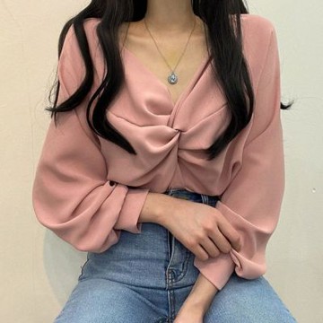 MOCO韓版chic法式氣質褶皺V領扭結設計寬鬆休閒純色長袖上衣