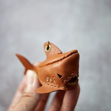 純手工製 迷你 棕色 鯊魚 鑰匙圈 shark Key holder