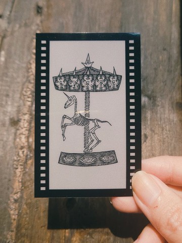 底片風半透明塑料小卡 骨骸遊園地