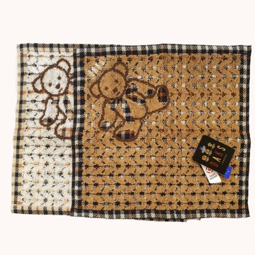 【領券滿額折100】 日本DAKS經典格紋邊可愛小熊圖騰字母LOGO刺繡純棉方巾(黑格紋邊/咖啡系)
