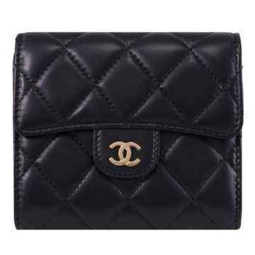CHANEL 經典雙C LOGO菱格車線小羊皮三折釦式零錢短夾(黑)