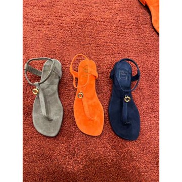 【Ruyan Vuicr】2024夏新款平底腳腕扣帶夾趾復古金屬粗跟涼鞋女