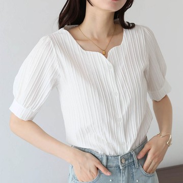 日本 BLUE EAST - 韓國製 心型領細緻泡泡短袖襯衫-白