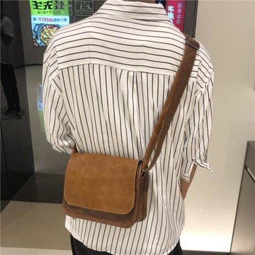 threebox潮牌日系斜挎小包 休閑翻蓋男女單肩包 橫款青年斜跨背包