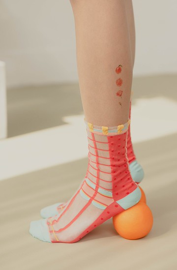 幾何系列 | 深桃 -【台灣製】點點格子透紗中筒襪