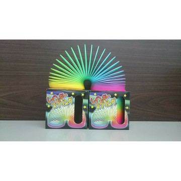 【玩具兄妹】現貨! 台灣製造 妙妙圈 彈簧圈 七彩圈 彩虹圈 直徑約7.5cm 多彩 彈簧 益智 玩具 小朋友最愛