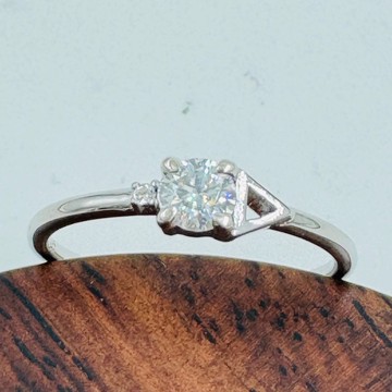 0.25ct 莫桑鑽  925銀K鑲 極簡日常戒指