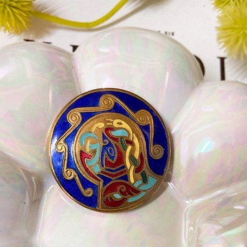【西洋古董飾品】Ireland愛爾蘭 手工琺瑯工藝 圖騰 彩色胸針胸章