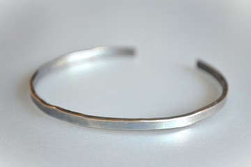 鈦金屬手鐲・純鈦手鐲=內側帶有藍綠色=・橢圓款式內徑 70mm