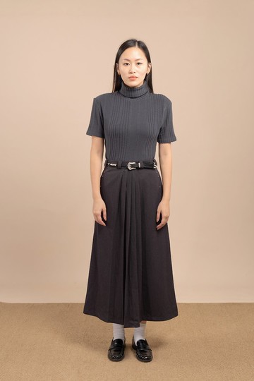 中長半截A字裙 Mid-length A-line skirt