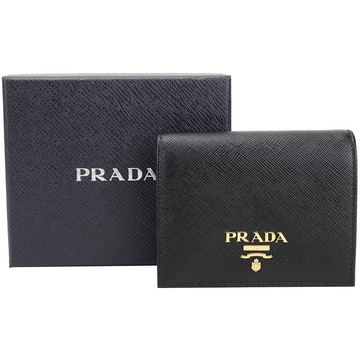 PRADA 普拉達 Saffiano 金字浮刻對折釦式短夾(黑色)