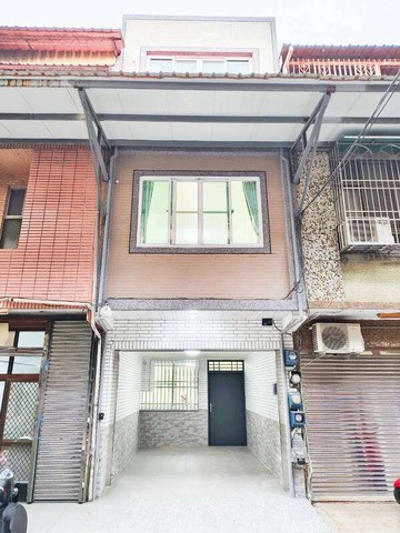 近鳳山國中捷運站全棟翻新車庫透天厝｜高雄市鳳山區仁愛路